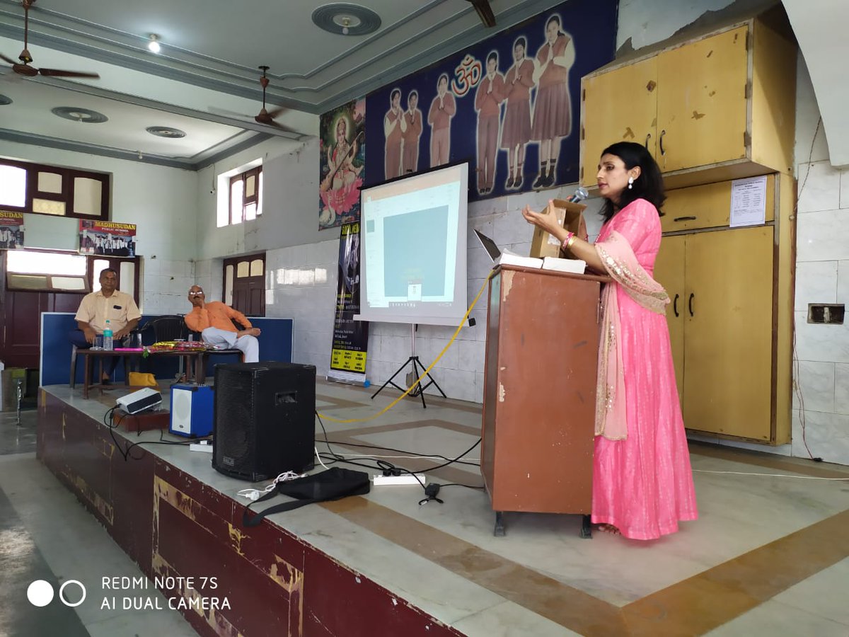 SMIntegrator's tweet photo. Thank you Ms. @RituRathaur Ji for speaking on "Importance of Social Media and it's impacts" in Social Media Workshop organized by @SMIntegrator .We are grateful for the time and effort you took to share your thoughts and experiences with audience. https://t.co/cVv4oj78bu