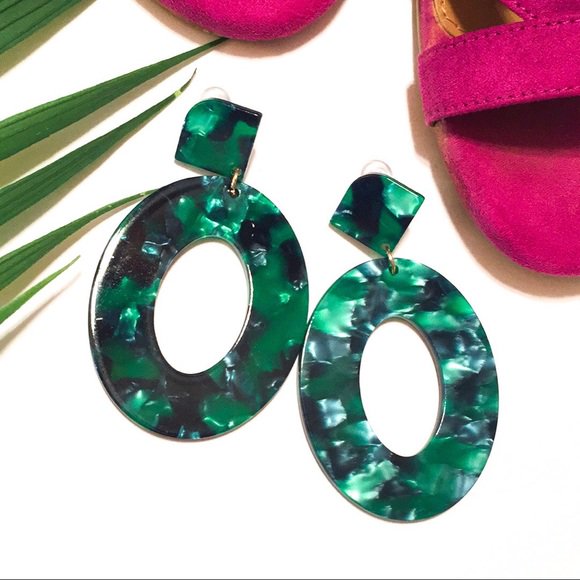 fae_elle's tweet photo. So good I had to share! Check out all the items I'm loving on @Poshmarkapp #poshmark #fashion #style #shopmycloset #g #anewday: https://t.co/vcJMEkrWet https://t.co/JRG984mBO5