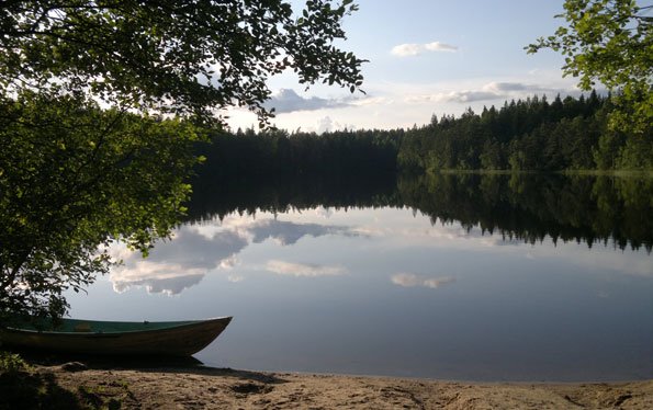 TonyHagerlund's tweet photo. Pohjoinen Myllyjärvi sijaitsee Lahnuksessa, pohjoisessa Espoossa. Pieni järvi on osin luonnonsuojelualuetta, ja ranta on varsin idyllinen. #Lahnus #Espoo #uimaranta https://t.co/oFE1xbwmrm https://t.co/mLl2v2ikNJ