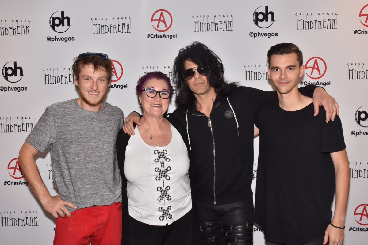 MagicScot's tweet image. You would think I had enough magic after spending the week at the I.B.M. convention, but no...I came back into town and within two hours went to see my favorite show on the planet #crissangel #MindfreakLive #IBMMagic