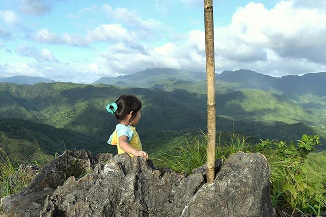 Lia at Tangwa Peak.
.
.
.
.
#traveldiaries 
#asia
#Philippines
#the_ph
#bestplaces_togo 
#ItsMoreFunInThePhilippines 
#seephilippines 
#comeseephilippines 
#ilovephilippines
#travelfreak
#hikingwithkids
#littleandbrave
#werehikers
#kidswhohike
#bornwild
… ift.tt/2YVWsSS