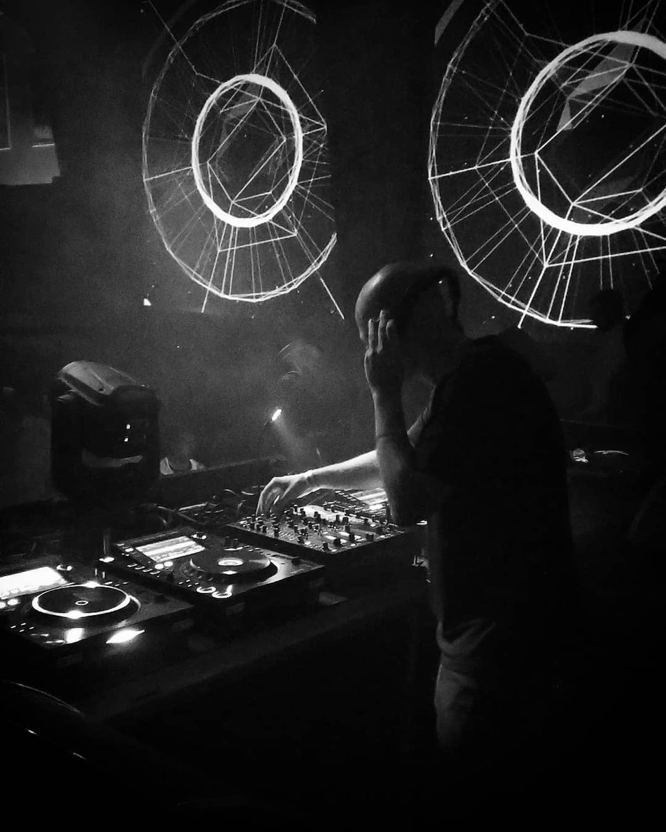 tactoofficial's tweet photo. HOSH in ROXY Prague 🎧
#fryhide #throwback 11.5.2019 https://t.co/L1nDrosA9Q