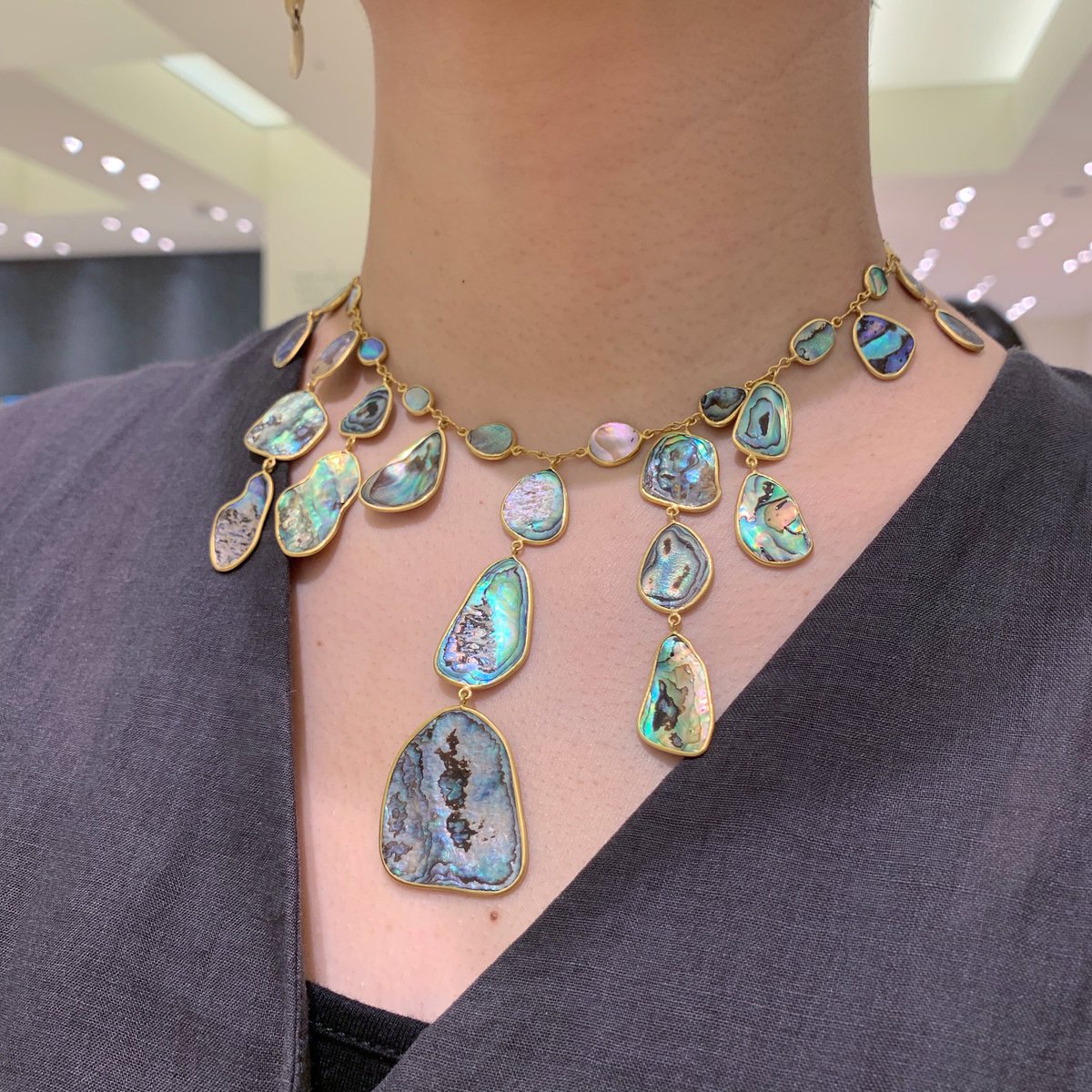 BARNEYS_JAPAN's tweet photo. 銀座本店より: ロンドン発ファインジュエリーブランド＜ピパ スモール＞。
本日18:00まで、デザイナーのピパ氏が来店中。
お客様に直接魅力をお伝えいたします！
美しいエシカルジュエリーをぜひ店頭でご覧ください。
#ピパスモール #pippasmall https://t.co/xR0RezuE34