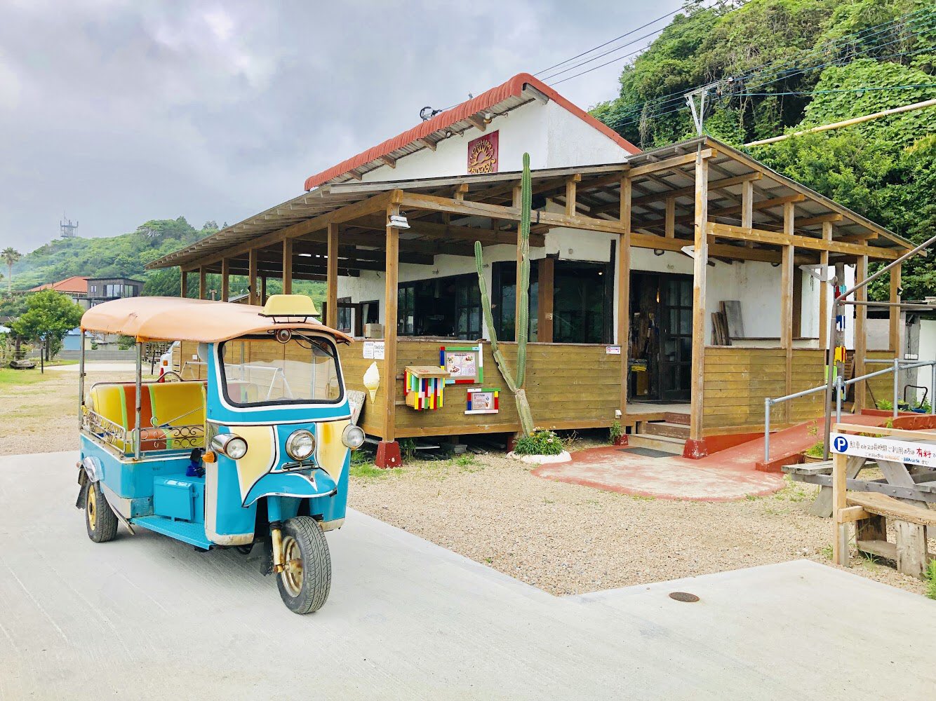糸島のトゥクトゥク 夏の糸島 注目のお店 Hinode 糸島の美味しい食材を使ったメニューが豊富な 海の近くにあるオシャレなカフェです おすすめは 糸島タコス デラックス 糸島を満喫するには欠かせない場所ですよ 詳しくは