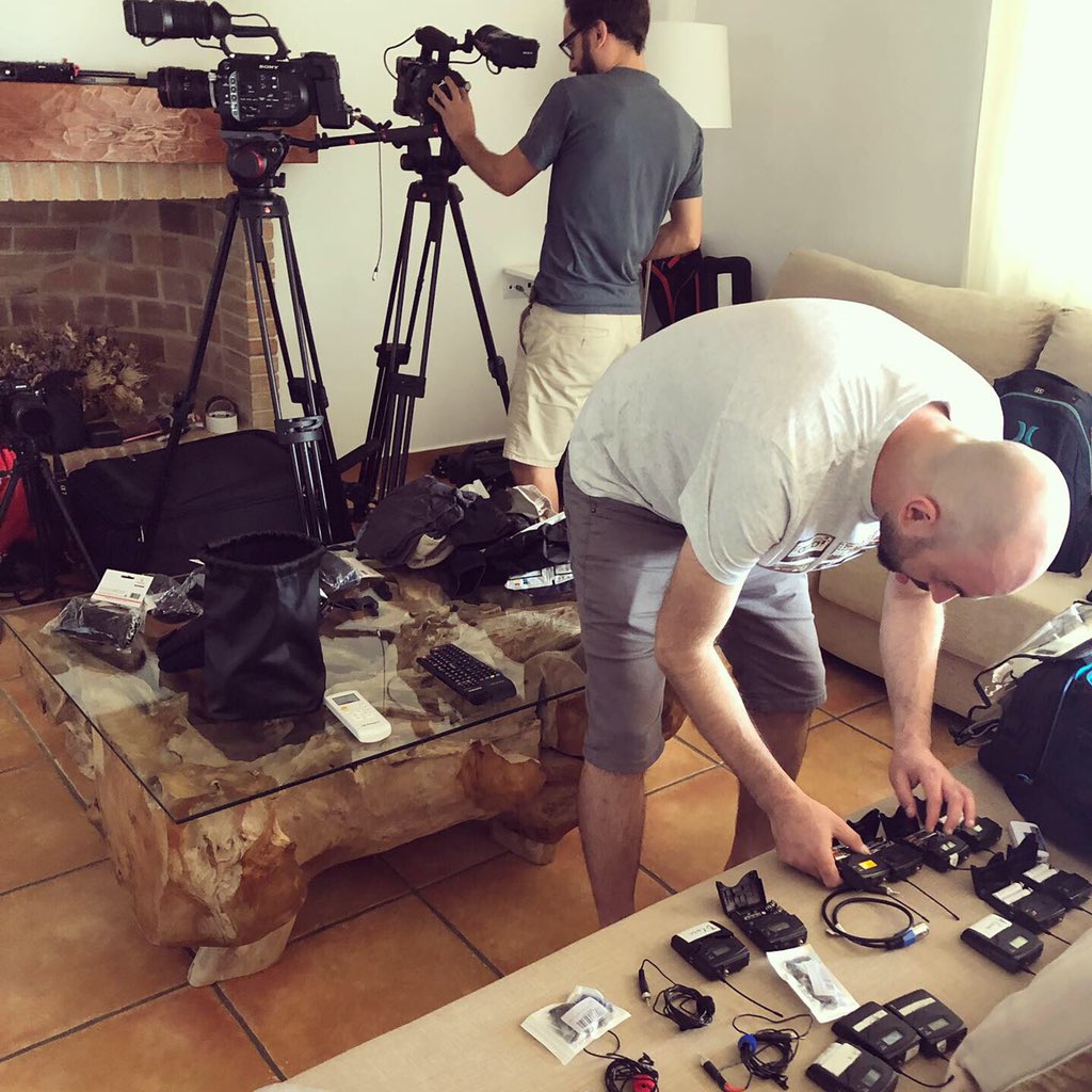 Spoonface1's tweet photo. Wait, listen. All you can hear is crickets and not one night club, just the light familiar rustle of equipment being unloaded as we prepare for the shoot...
Ah bliss ππΎπ₯β¨
Smash the week ahead folks ππΎ
#Spoonface #actor #voiceover #author #consultancy #createyourownuniverse https://t.co/iXnn7kMdxM
