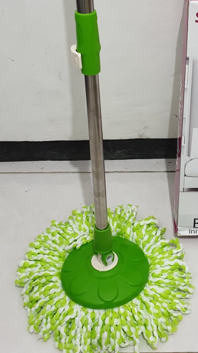 pignfrog's tweet photo. Lihat teman pada update kerempongan dan bahagia antar anaknya masuk sd.

Aku bahagia punya gagang pel baru warna ijo 😍.

*apapun keadaannya semua harus ingat bersyukur dan dinikmati prosesnya.
Terima kasih ALLAH SWT 🙏😇 https://t.co/WzMylra5R2
