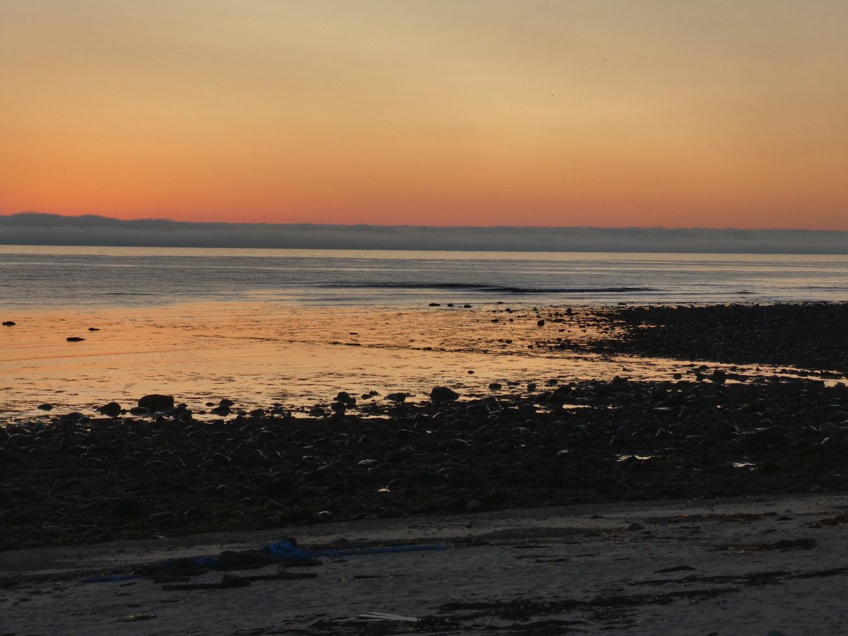 wildswimmer67's tweet photo. Barvas Beach Sunset moments #IsleofLewis #OuterHebrides @VisitScotland #OutAndAboutScotland @BBCScotWeather @weloveSY @ScotsMagazine @MareeToddMSP #barvas #sunset @OuterHebs https://t.co/L8CsI0Apem