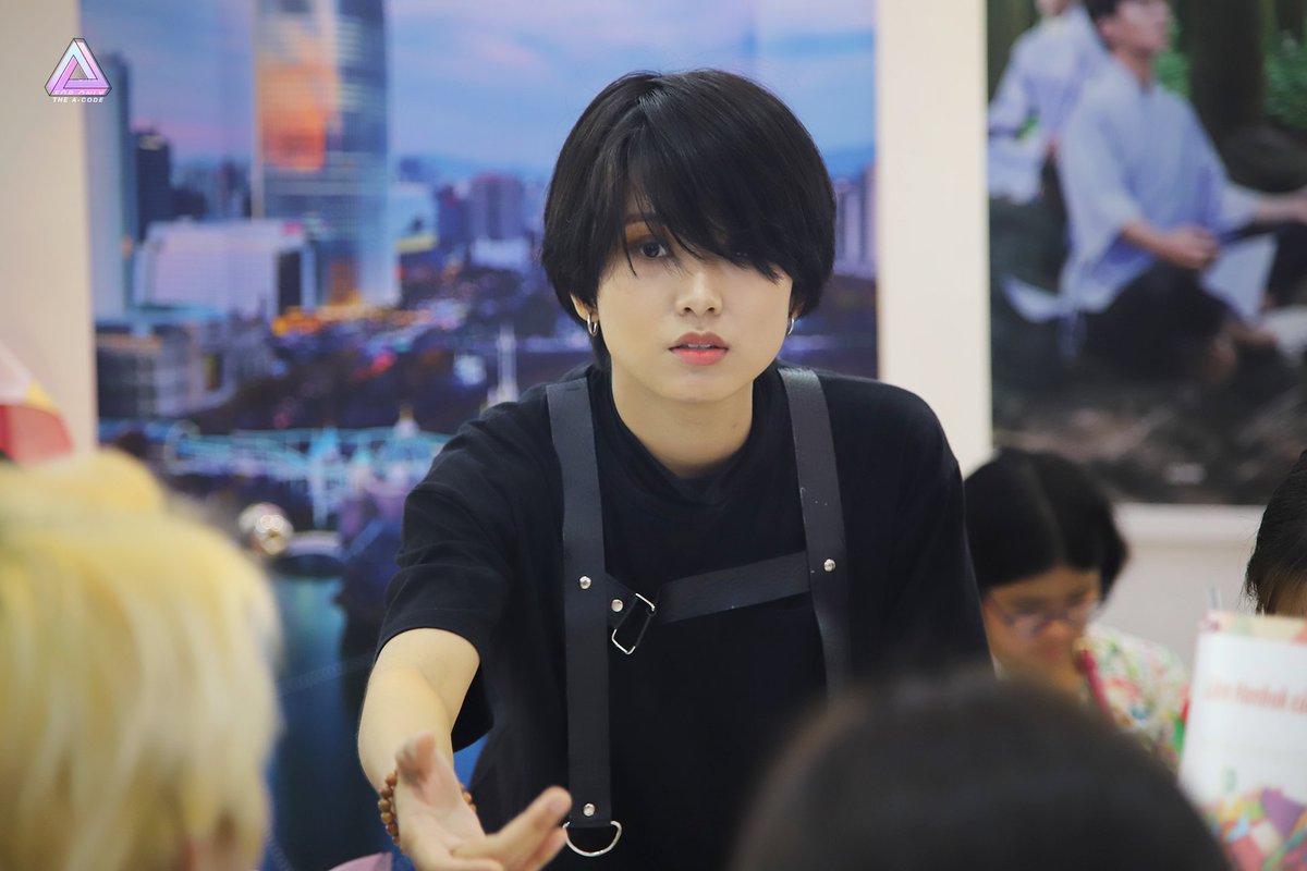 ForTheAcodeOnly's tweet photo. Vietnam International Travel Mart 2019
#theAcode #Bi #HaD0 #Wendy #Kim https://t.co/hXaZD3xj3H