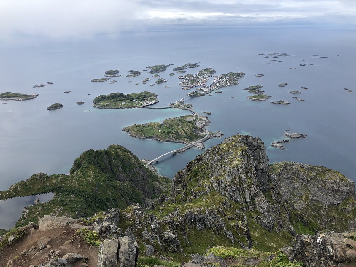 JanneNurminen's tweet photo. God Morgon! 🇳🇴 Tänä aamuna kohteena Festvågtind. Kompensaatio edelleen ajankohtainen. #Henningsvaer #Lofootit https://t.co/kHU3frCmqs