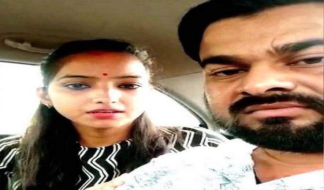 prabhasakshi's tweet image. कड़ी सुरक्षा में पति के साथ HC पहुंची साक्षी, अजितेश से कोर्ट में मारपीट की खबर 
#Sakshi #Ajitesh #Bareilly 
zurl.co/5h8x