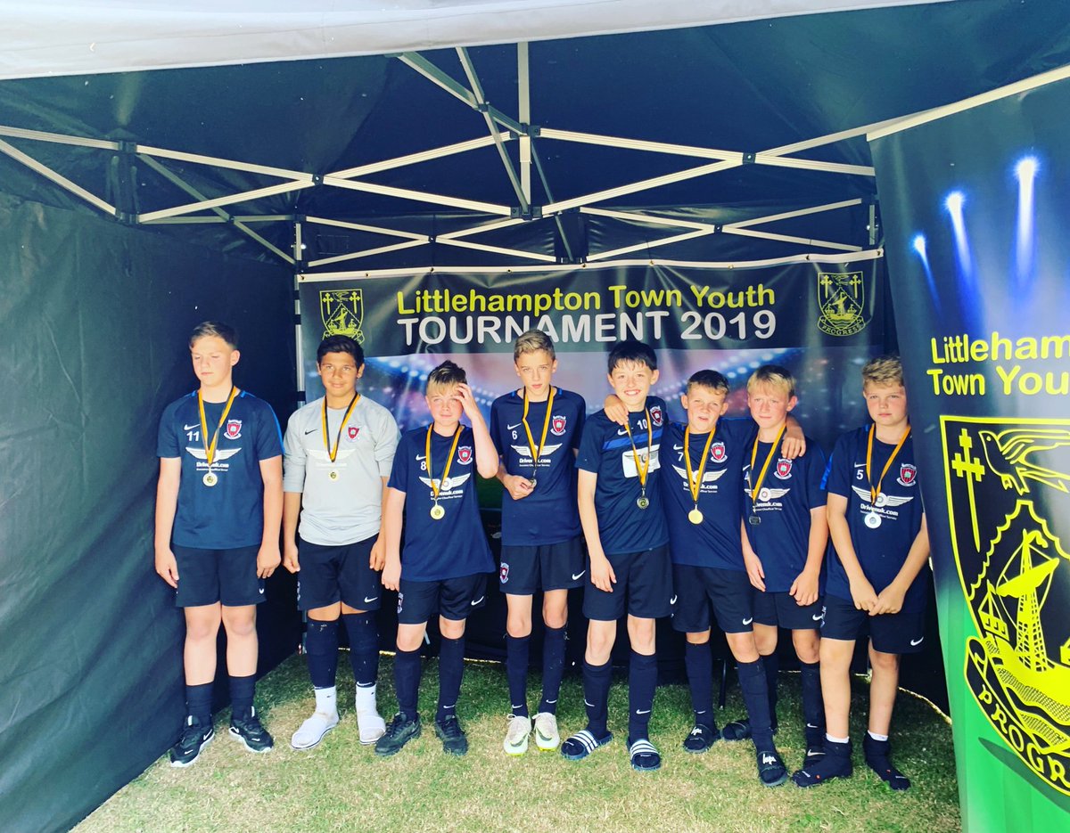 OakwoodfcU15's tweet photo. Great finish to our tournament season yesterday, unfortunately losing 1-0 in extra time in the final. Some fantastic football played only conceding 1 goal all day. #Ltyfctournament #ltyfc #oakwoodfc https://t.co/ffGnACNC5i