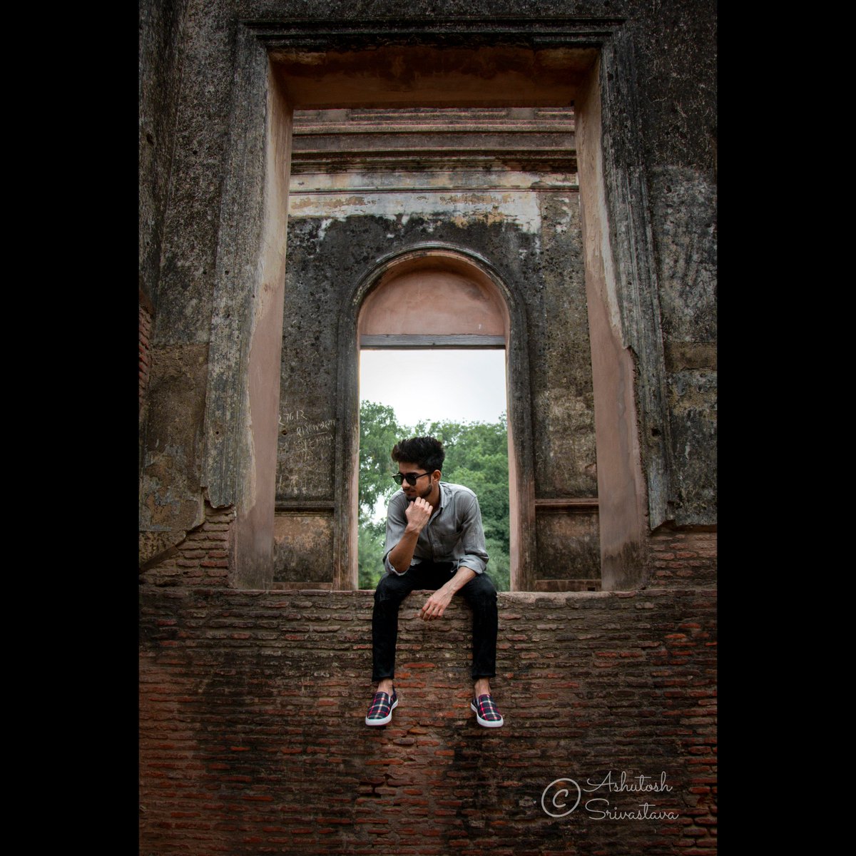 shutteruplko's tweet photo. In Frame - Zayd Ali
#boy #men #people #residency #memorial #monument #lucknow #lucknowblogger #solucknow #photography #photographersofinstagram #_pbh #mypixeldiary #photographer #lucknow32 https://t.co/FrLJ5EiDvb
