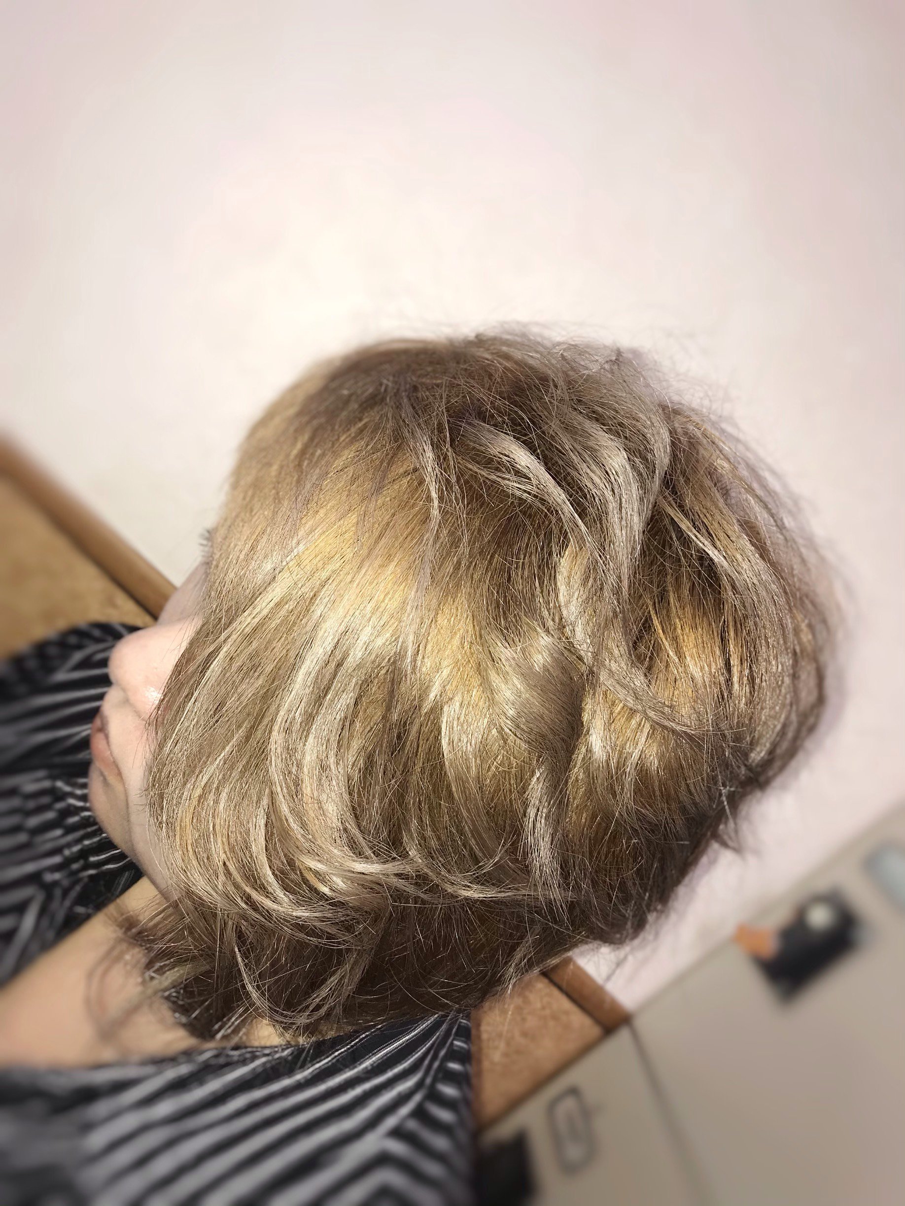 美容プラージュ尾崎店 ボリュームが無くなってきていませんか つむじが割れやすくなってきていませんか 朝のスタイリングの手助けに 新メニュー ポイントパーマはいかがですか 美容 美容プラージュ 美容プラージュ尾崎店 T Co