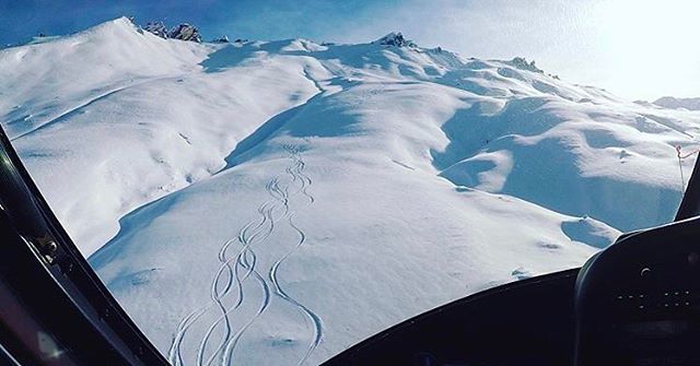 Sometimes Mondays can be the best day of the week. 📸: @righteous.vibes.artwork .
.
.
.
.
#southernlakesheliski #wanaka #queenstown #heliski #skiing #snowboarding #heliboard #freshlines #lakewanakana #skithesouthernhemisphere #skinz #alpinehelinz ift.tt/2LRdVbe
