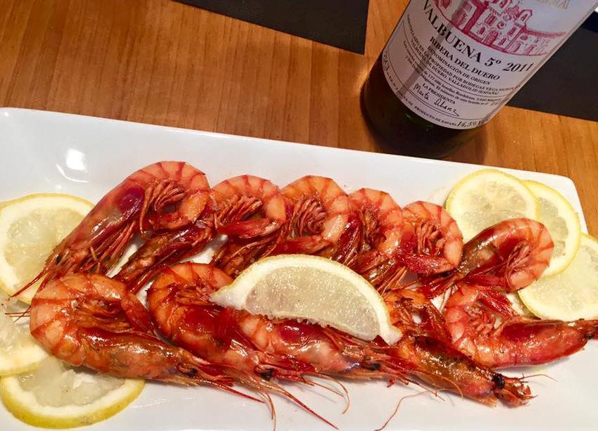 PETERMOREDJ's tweet photo. #BuenDia y buenas gambas.
Lo primero es un deseo. Lo segundo, una propuesta de @Major17Moreno #sitges
Para empezar con buen pie una nueva semana.
#lunes #tapas #Gourmet #Verano2019 #playas #realfood #winelovers 
@comerensitges 
https://t.co/p8lPd3mg2G https://t.co/q4eZKEddB8