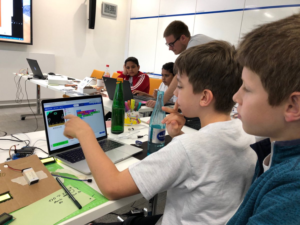 philipp_henkel's tweet image. The #MakerBit Kitchen Timer with LCD, LED, touch, and MP3 was a fun challenge at #CityHackerSchool. Thanks ⁦@dthornburg⁩ ⁦@hyperduino⁩