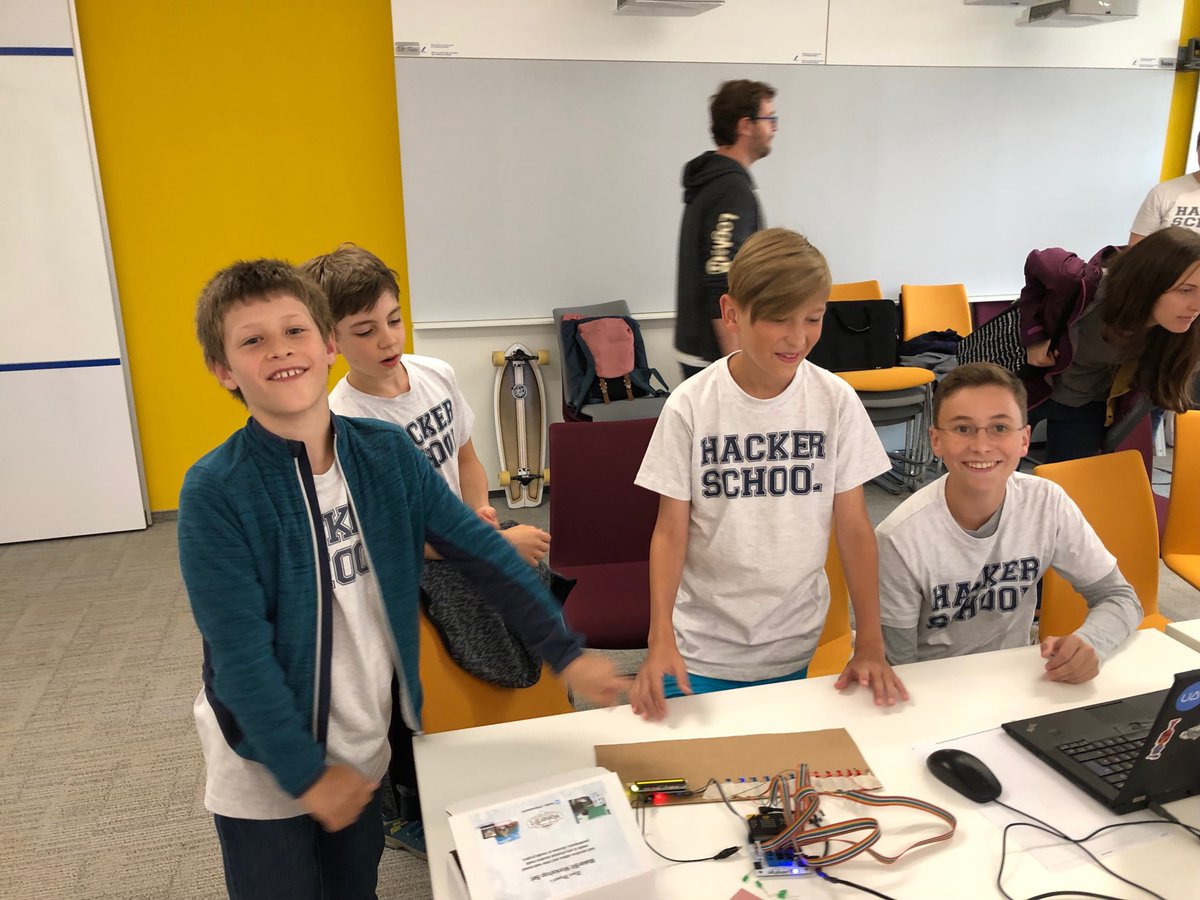 philipp_henkel's tweet image. The #MakerBit Kitchen Timer with LCD, LED, touch, and MP3 was a fun challenge at #CityHackerSchool. Thanks ⁦@dthornburg⁩ ⁦@hyperduino⁩