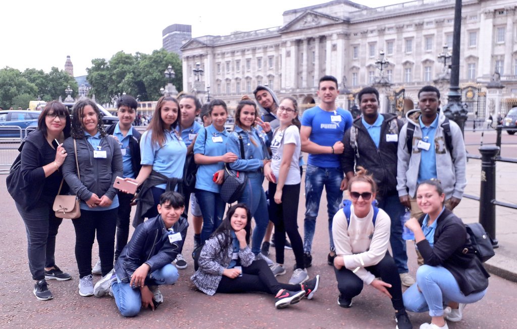 EAL students on a trip to central London! 🇬🇧👌🤗 <a href="/Nightingale_NTA/">Nightingale Academy</a> #EAL #London #EducationalTrip #sightseeing