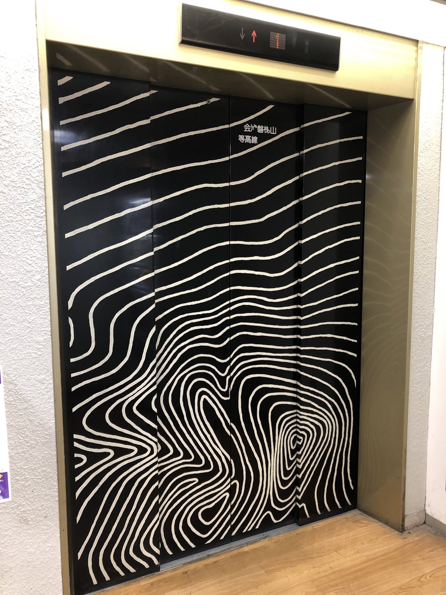 O Xrhsths 102so じゅうにそう Sto Twitter 福島市の中合百貨店のエレベーターには福島市の地図と会津磐梯山の等高線を模した変わったデザインになっています 近いうちに再開発で建て替えが計画されていますがこれは残してほしい