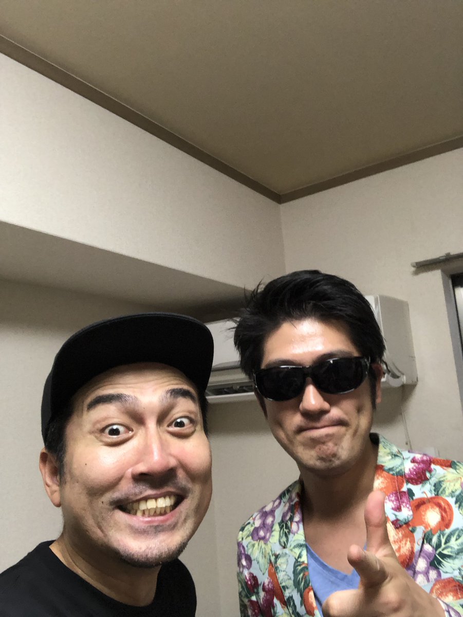 setagayaclean's tweet photo. 1ヶ月前に関根さんという一般のお客様からお問い合わせいただき本日エアコンクリーニングに行ってきました。
もちろん何も気にせず、ラジオやホームページ、ツイッターなどで知ってくれたのだろうと思いながらインターホンを鳴らし関根さんが出てきたらなんと！スターでした❗️久々に会った❗️ https://t.co/B4FeZH7oJC