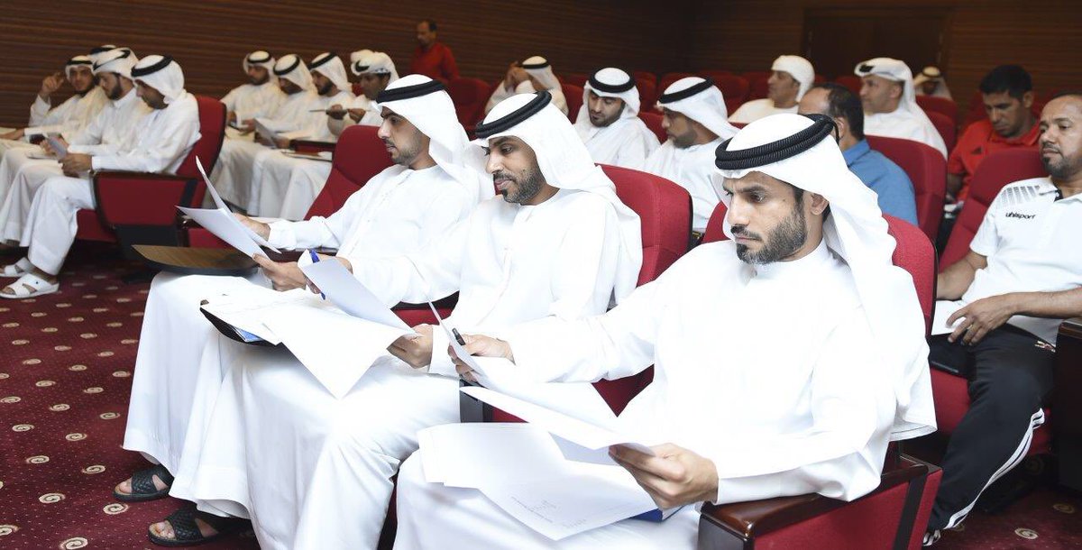 uaefa_ae's tweet photo. اتحاد الكرة ينظم الورشة الثانية للتعريف بمهام وعمل مقيم الحكام ..
.
التفاصيل : https://t.co/RC2HyY6V3M
.
#قضاة_الملاعب https://t.co/Jv8AfSLqb1