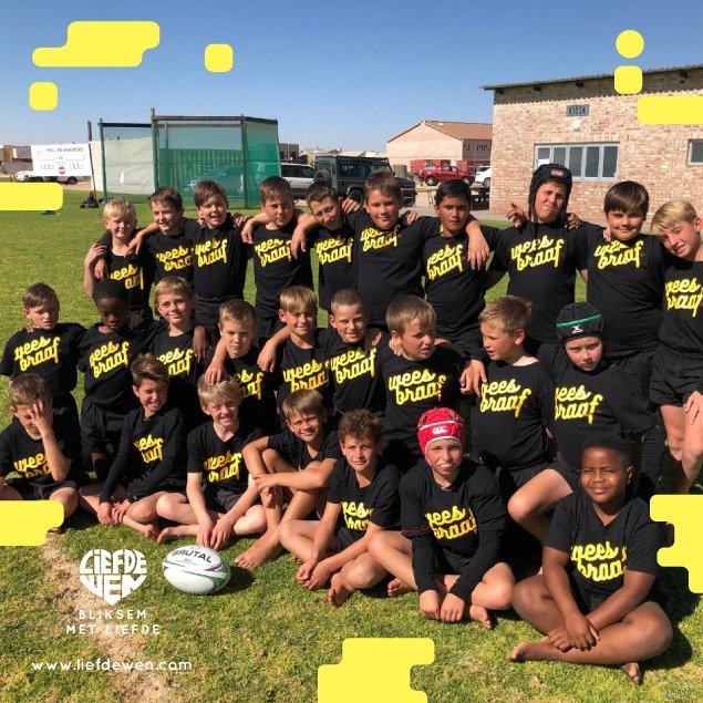 Daar is nie 'n beter tyd as die begin van 'n week  om vir ons #LiefdeWenners te vertel van die #gevaarlikste #RugbySpan in #Namibia🇳🇦  nie 😱🎉

Hier vat dit mans, perde en rugbyballe om braaf te wees 😎

#BliksemMetLiefde julle outjies!