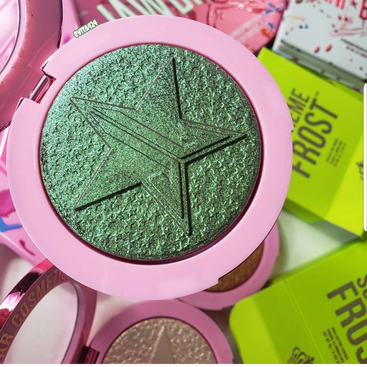 Evita424's tweet photo. 🍏🍏CANDY APPLE DRIP🍏🍏
#SupremeFrost #jawbreakercollection 
#jeffreestar @JeffreeStar https://t.co/vOeXjBV3CF