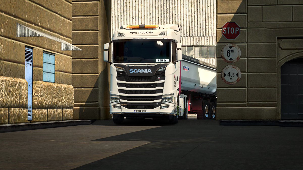 VirtualTruckETS's tweet photo. Pulling into Stobarts in Carlisle with the Scania S580 and tipper trailer. Feels good to be back driving with @VivaTrucking https://t.co/DLVK2iq1av