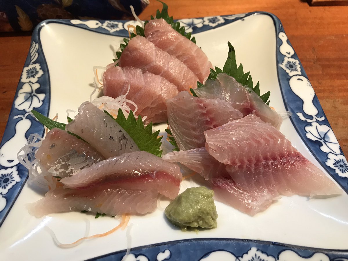 ふじいちゃん على تويتر お刺身を盛り合わせにしてもらった 上がバチマグロ 左がトビウオ 右がイサキ これで1 500円也 こんなに脂の乗った刺身食べたの記憶にない この店大正解 ふじいちゃん على تويتر お刺身を盛り合わせにしてもらった 上がバチマグロ 左がトビウオ 右がイサキ これで1 500円也 こんなに脂の乗った刺身食べたの記憶にない この店大正解