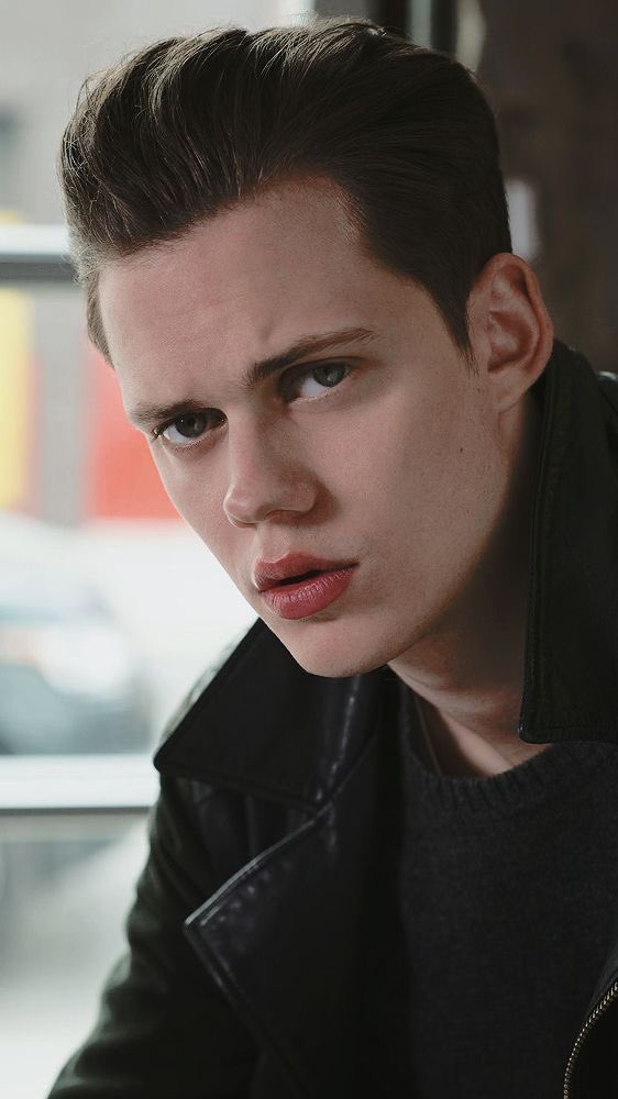 it ペニーワイズ 俳優