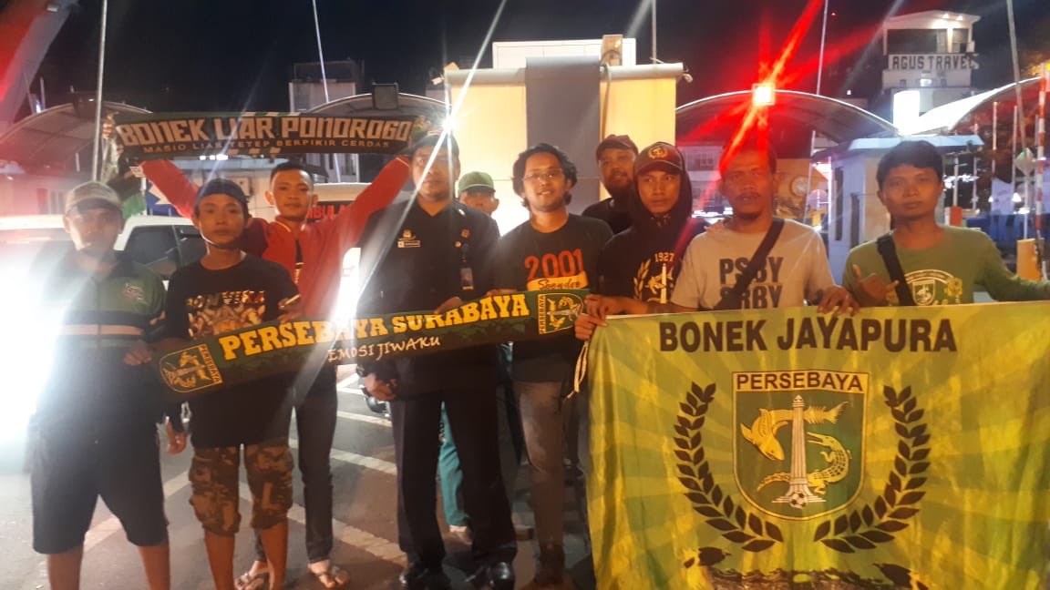 Selamat datang Saudara kami BONEK di Kota Daeng, enjoy Makassar ya,, jangan sungkan2 #awaymakassar