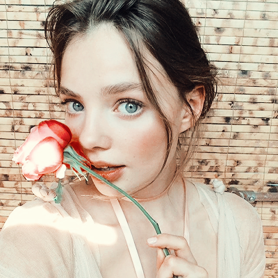 hollssaint's tweet photo. ¡Cómo me gustan las flores! https://t.co/FWAwEwwHo6