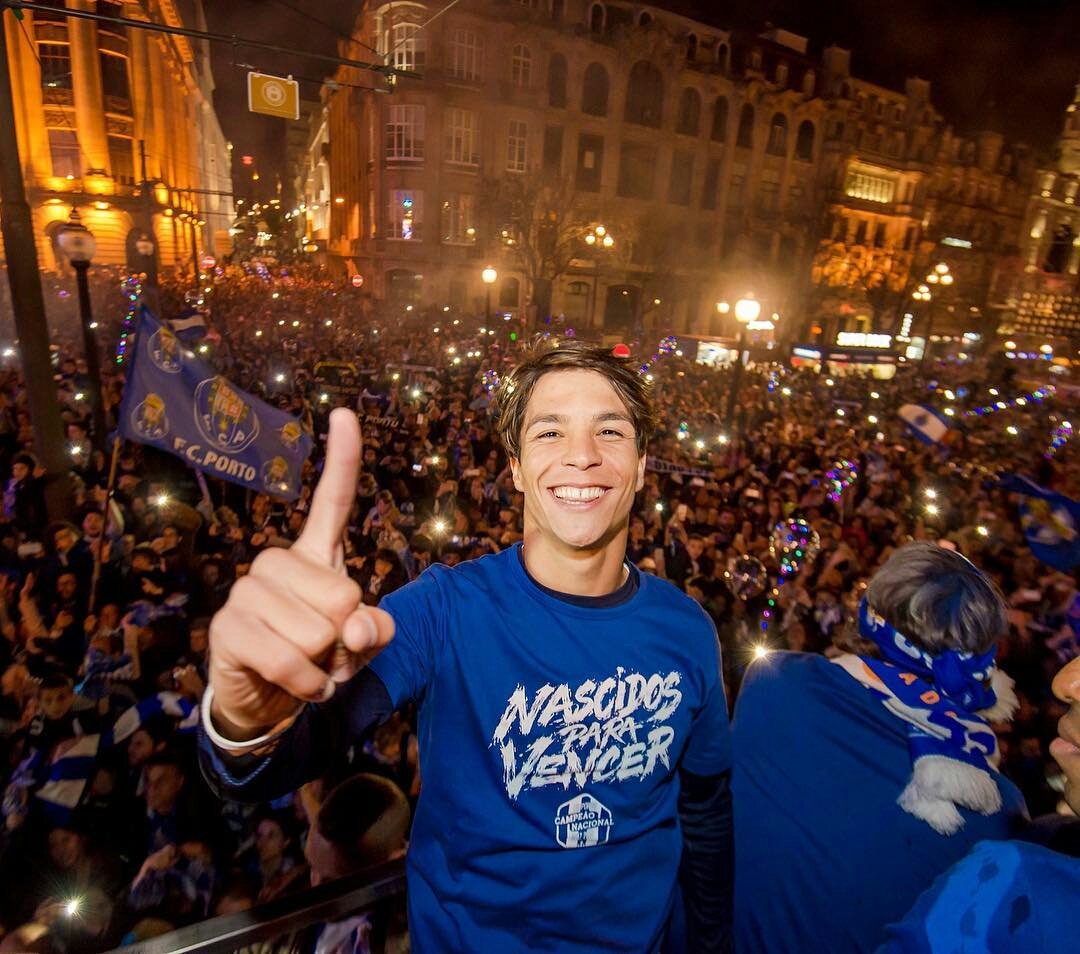 Um dos nossos! Obrigado e até já, <a href="/olitorres10/">Óliver Torres Muñoz</a>! 💙