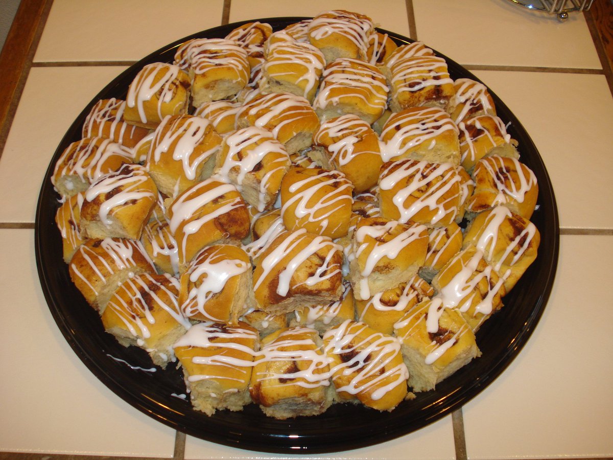 Let KOLACHE ROLF’S take the burden off your next event. We will assist you in planning for your group party or event of 5-500. kolacherolfs.com/catering/