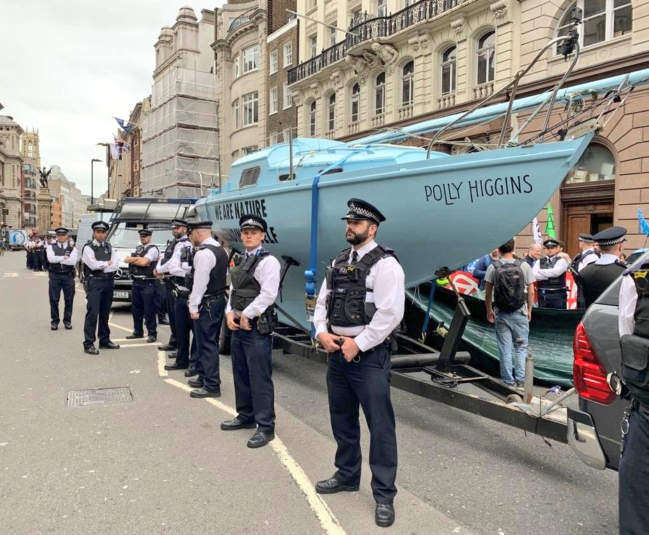 The new #ExtinctionRebellion boat named after <a href="/PollyHiggins/">Polly Higgins Earth lawyer - 1968-2019</a> has just arrived at the Royal Courts of Justice in central London