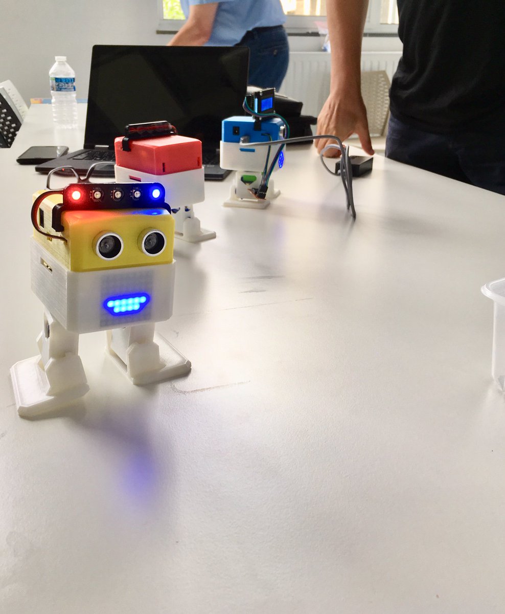 CoderDojoBe's tweet image. Coach Day 2.0 en image 📸 Merci à tous les coaches qui ont participé à la 2ème édition de notre événement samedi dernier à L'e-Square de Marche ☯️👾 Moment de partage très sympathique entre coaches 💻💯 #coachingiscool #wallcode @KodoWallonie @EVSEquipment @digitalwallonia