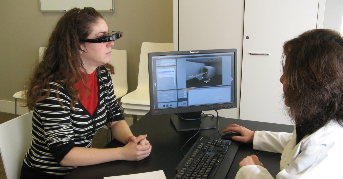 Virtualware_en's tweet photo. In 2009 we launched the first #VR product for helping in the treatment of anxiety disorders, called VirtualRET, in which we used @Vuzix. 15 years ago, we already worked with #virtualreality technology in the context of mental health treatment #15YearsOfVirtualware https://t.co/C6Q47LNDkt