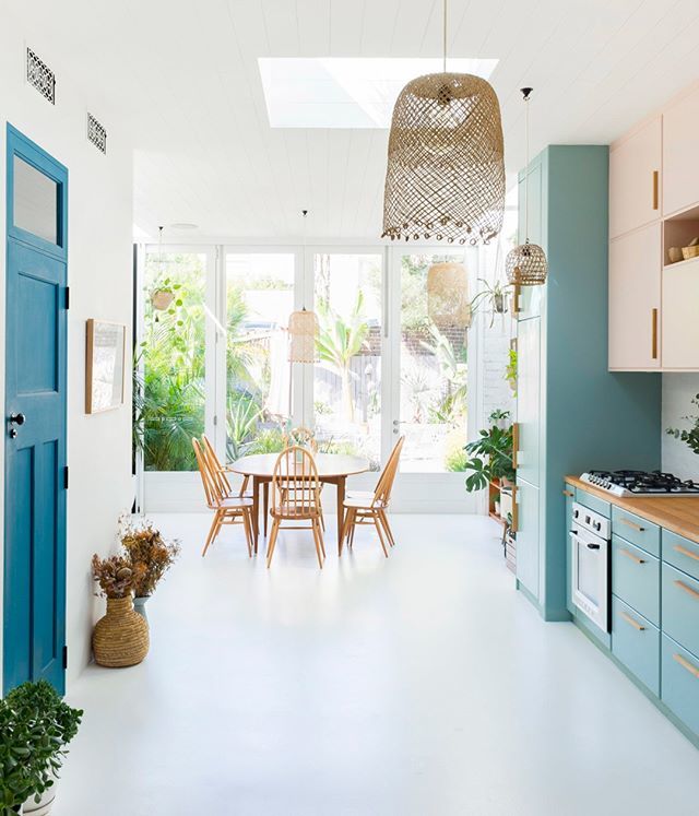 CradleDesign's tweet image. R E S I D E N T I A L |  This kitchen and dining area in our Newtown Terrace House has been modelled, by Built Complete, on the 1950’s interior design style . View this unique project via our bio link under residential. @builtcomplete⁠
⁠
#retrodesig… ift.tt/2jPTL61