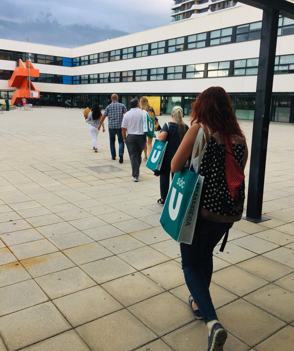 MoGoMo's tweet photo. Els alumnes a punt d’entrar a l’aula d’un nou #postgrau en #InteligenciaEmocional amb @fundares . Esperem que aprofiteu al màxim aquest intensiu! Sort! @UManresaFC https://t.co/ZJbXSbVyEf