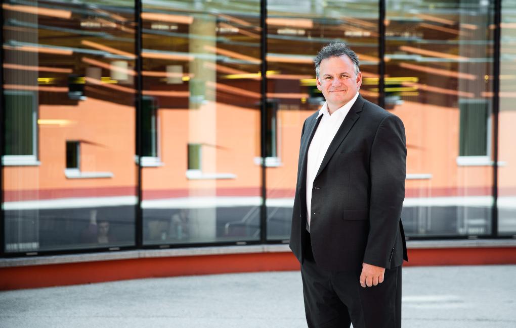 wu_vienna's tweet photo. Warum wechseln Unternehmen ihren "Sitz am Papier" und wäre es sinnvoll, nationale Gesellschaftsrechte einander anzupassen? Wir haben Martin Winner, den Researcher of the month 07/19 zum Interview am #WUBlog gebeten: https://t.co/Vxn78IuXzw https://t.co/mZgqxc2kdX
