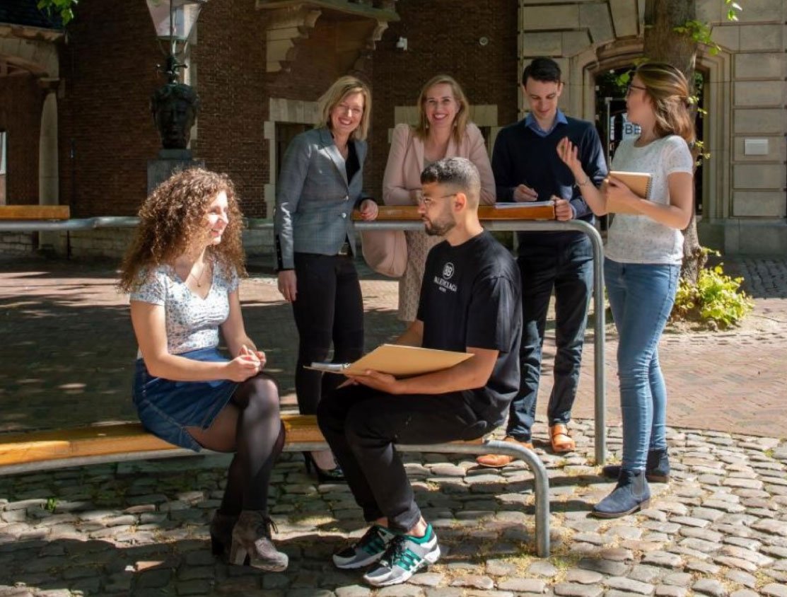 YESC ••• Zeeuwse jeugd aan de slag met energietransitie.

YESC is begonnen! De Young Energy Society Challenge, waar de Zeeuwse jeugd z’n schouders gaat zetten onder de grootste uitdaging van dit moment: de energietransitie. 

dockwize.nl/images/Nieuws_…

#Rabobank #YESC #Dockwize