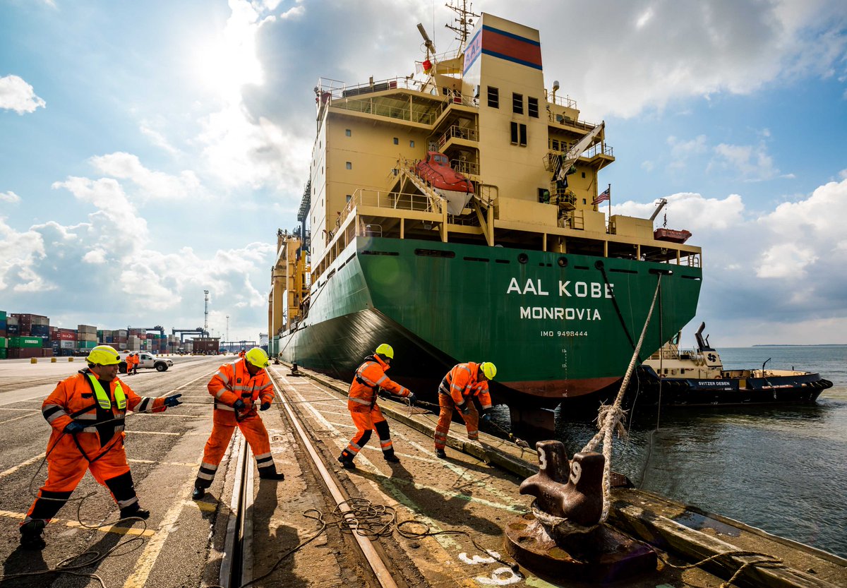 aalshipping's tweet photo. Let’s Pull Together!
   
#aalshipping #shipping #aalkobe #teamwork #breakbulk #projectshipping #poweredbypeople #crew #stevedores #Monday #inspiration https://t.co/RBzV2OSepS