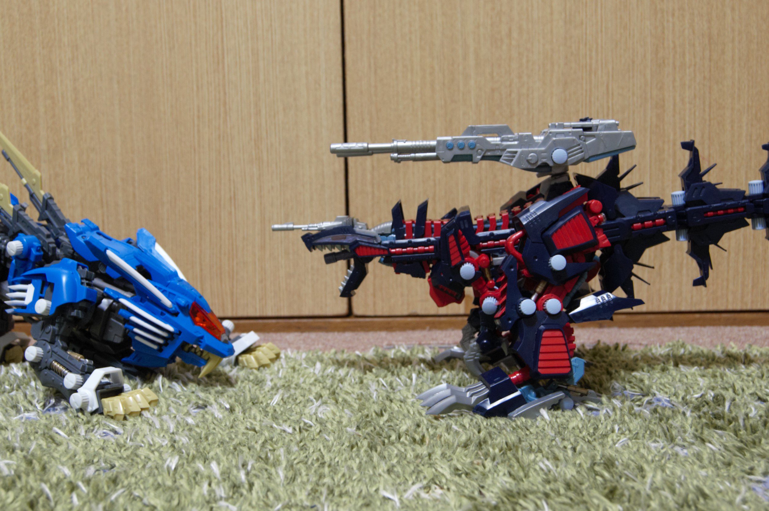 しんごのすけ Hmmゾイド ジェノザウラー コトブキヤ レイヴン仕様以降から金型が改修されて 関節部分がいくつか改良されてるので ポーズの決め方が増えました アニメでおなじみの荷電粒子砲発射体勢や 首部分が引き出し式の関節になったので頭の