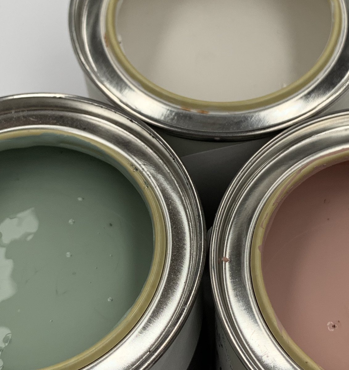 FandTPaint's tweet image. A gorgeous choice of pastels ordered this morning; Polkerris, Dusky Linen and Oyster. #pastelshades #pasteldecor #pinkandgreen