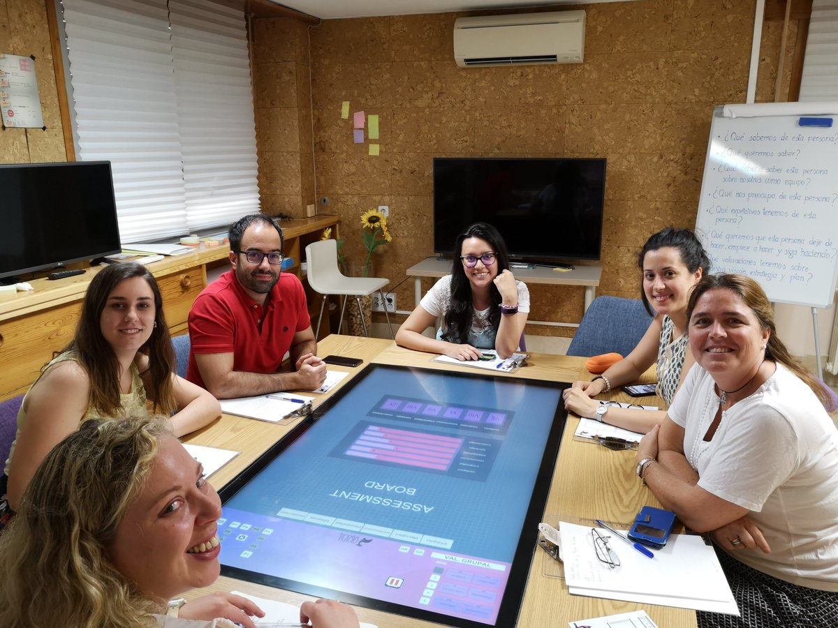 okapiatools's tweet photo. Estupenda sesión práctica de #RSE #RSC en #OkapiaLab con alumnos del máster #RRHH y #BigData de @Leadership_ms https://t.co/eyLmfi8fjl