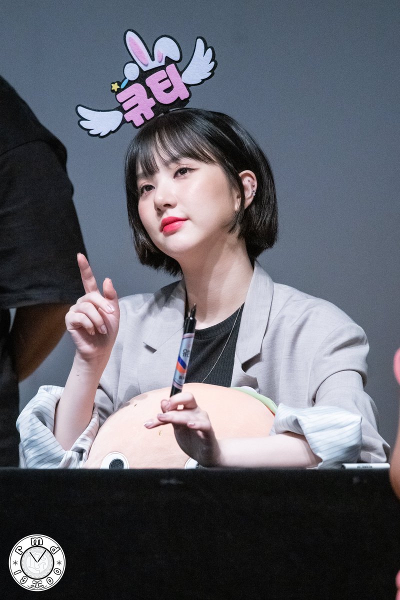 rmd1900's tweet photo. 190705 용산팬싸

🧐🐰💞
#여자친구 #GFRIEND 
#은하 #EUNHA https://t.co/kibnZKWVSY