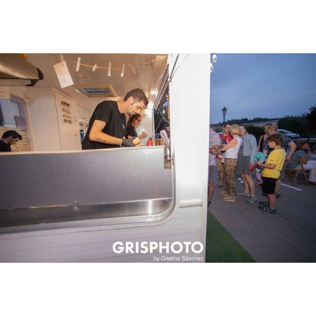 Helen's Street Food tweet media