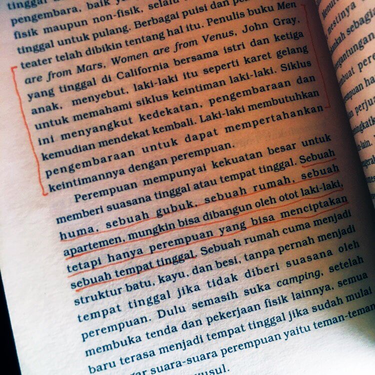 citogog's tweet photo. "Sebuah huma, sebuah gubuk, sebuah rumah, sebuah apartemen, mungkin bisa dibangun oleh otot laki-laki, tapi hanya perempuan yang dapat menciptakan sebuah tempat tinggal."

— Ki H. @sudjiwotedjo

Kanda Keenam: Perempuan-Perempuan Wayang, #DalangEdan, hal.396 https://t.co/wl6jepmwEd