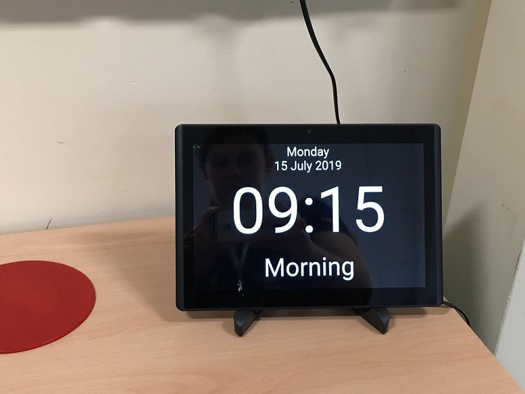 ILCDevon's tweet photo. We love the @myhomehelper we have been kindly loaned! This is a great digital memory aid and calendar clock that links to a smart phone so you can send reminders, photos and updates even when not with your loved ones! #stayconnected #devoncarers #independentliving https://t.co/XJFDV51aJs
