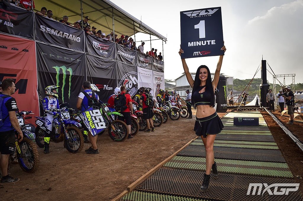 mxgp's tweet photo. We’re doubling up for #MonsterGirlMonday from Semarang 💚
#MXGP #MXGPAsia #Motocross #MonsterEnergy #MonsterEnergyGirls https://t.co/aAaGamZEhd